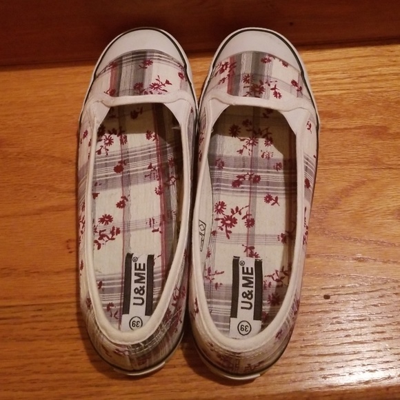 Slip-on - Shoes Size 6/7 - Picture 3 of 3